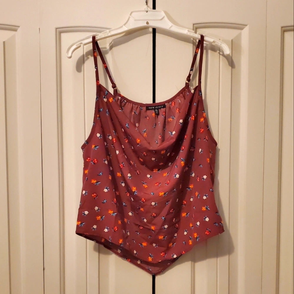 Cropped tank top🍒
